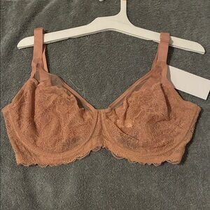 Elegant Lace Underwire Bra in Blush